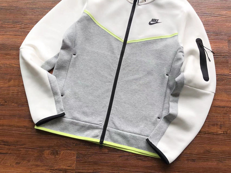 NIKE TECH FLEECE