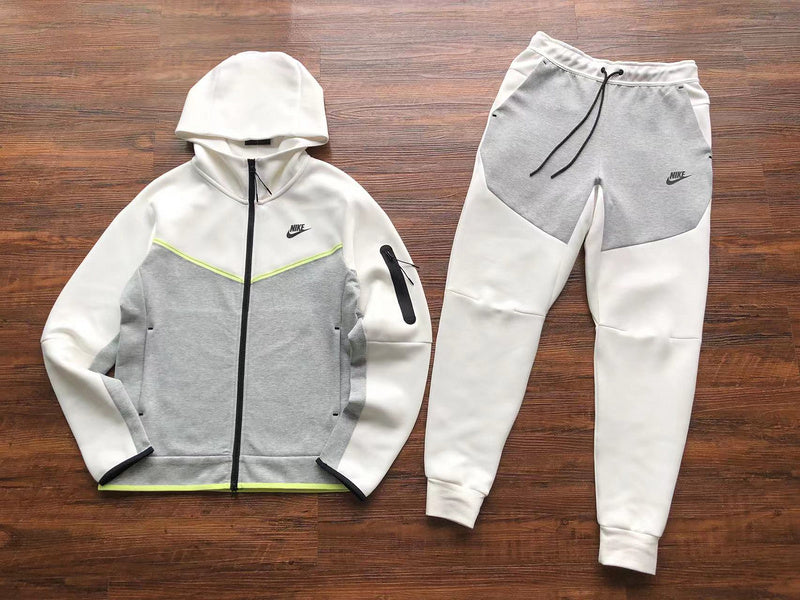 NIKE TECH FLEECE