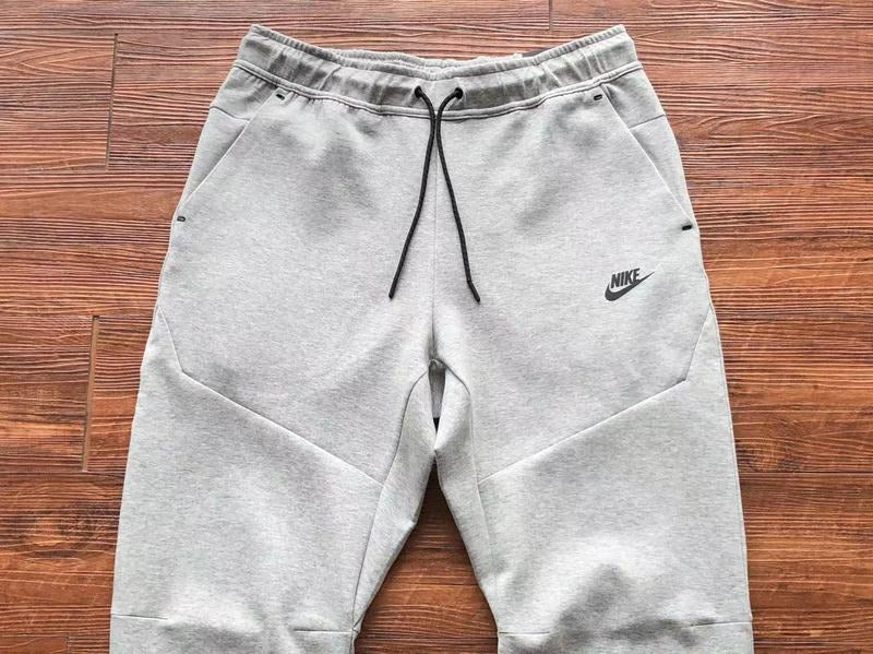 NIKE TECH FLEECE