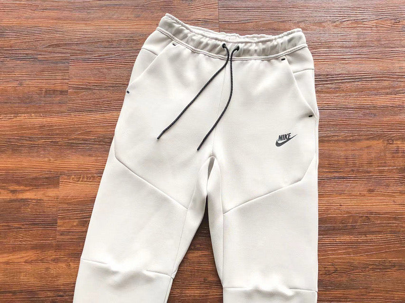 NIKE TECH FLEECE CREMY