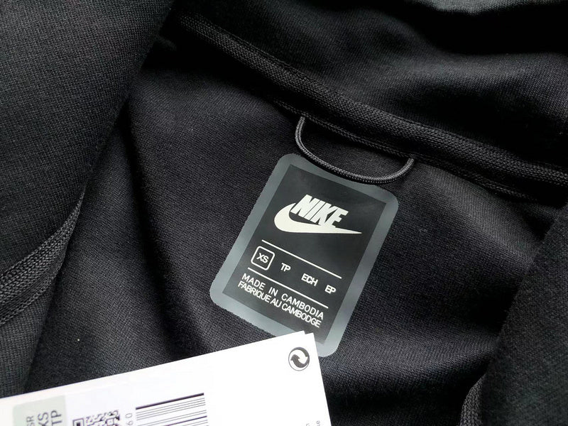 NIKE TECH FLEECE