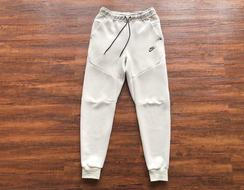 NIKE TECH FLEECE CREMY