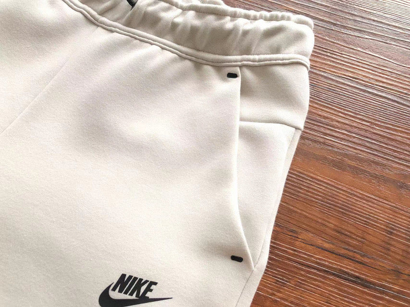 NIKE TECH FLEECE CREMY