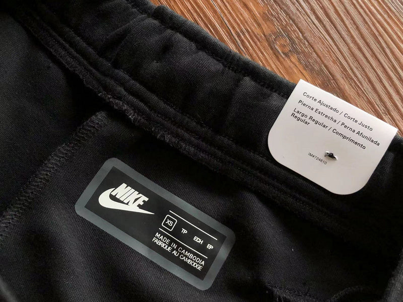 NIKE TECH FLEECE