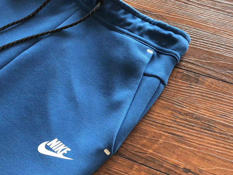 NIKE TECH FLEECE