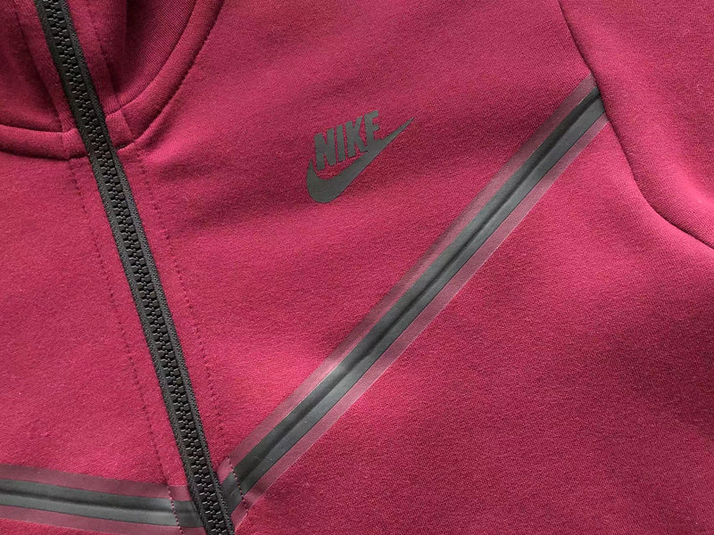 NIKE TECH FLEECE