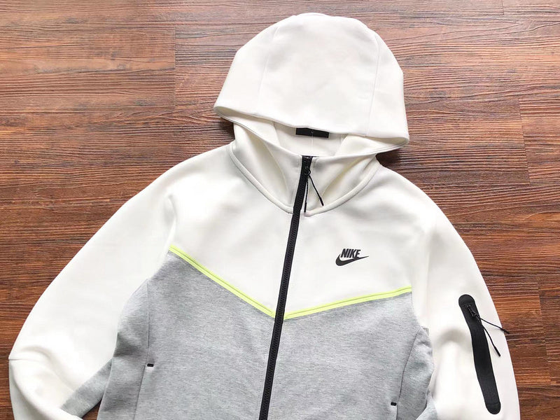 NIKE TECH FLEECE