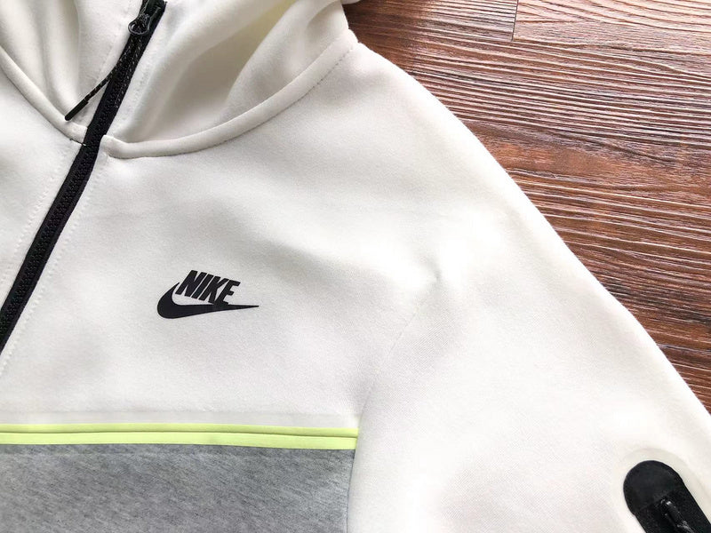 NIKE TECH FLEECE