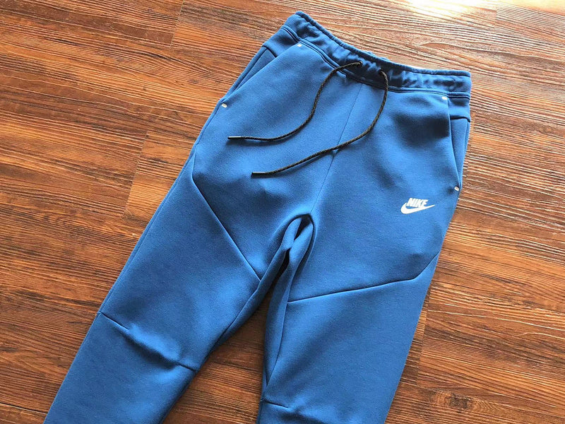 NIKE TECH FLEECE